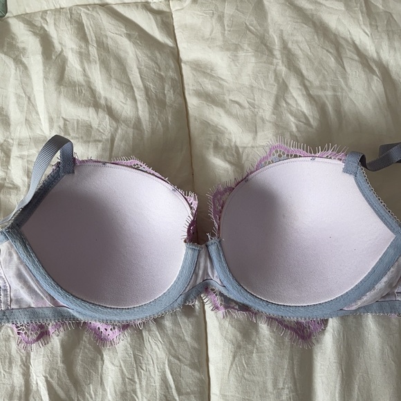 Victoria Secret Lace Demi Bra - Picture 3 of 4